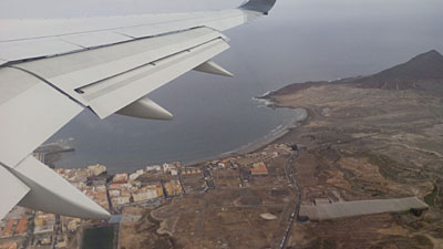 Flugzeug über El Medano auf Teneriffa Süd